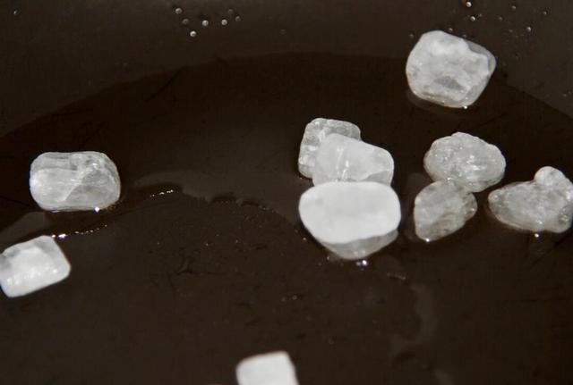 红烧肉@炖猪肉时,有种调料不能放,否则猪肉又老又柴,很多人都不懂