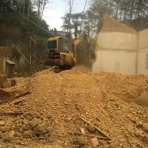 「」实拍丨外地农民工回乡盖自建房，三层主体不到40万全搞定