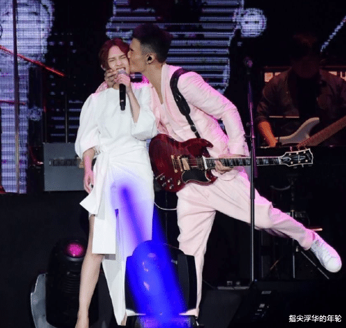 杨丞琳|李荣浩杨丞琳婚后分居6个月，杨丞琳依偎在外国男搭档怀里，台媒让李荣浩警惕