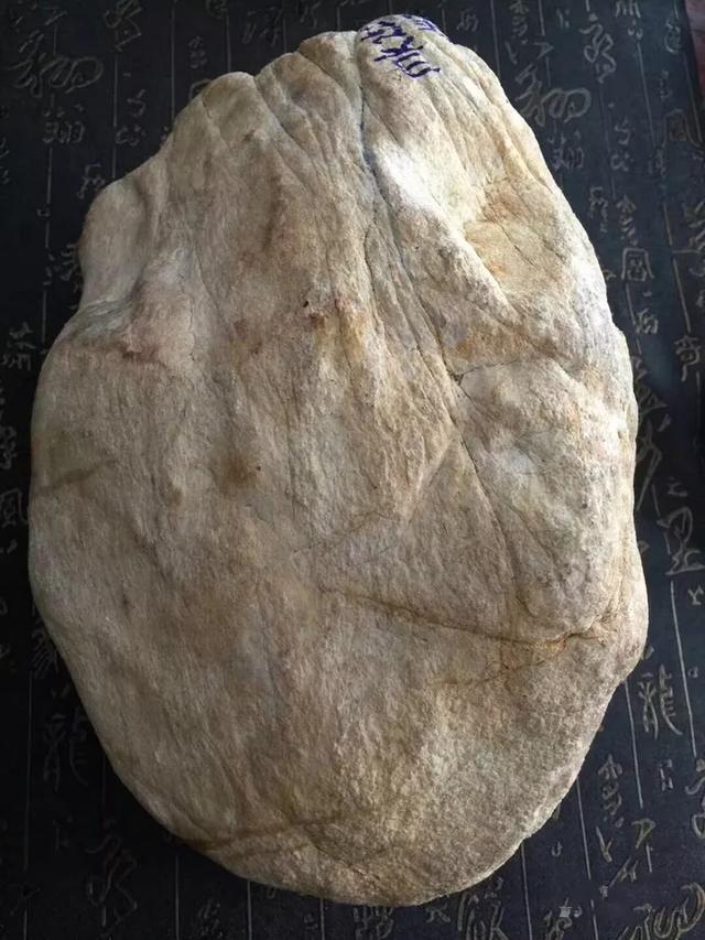 [翡翠]2.5万买的原石，擦窗见涨，最后开出1个翡翠，1个牌位，猛涨百倍