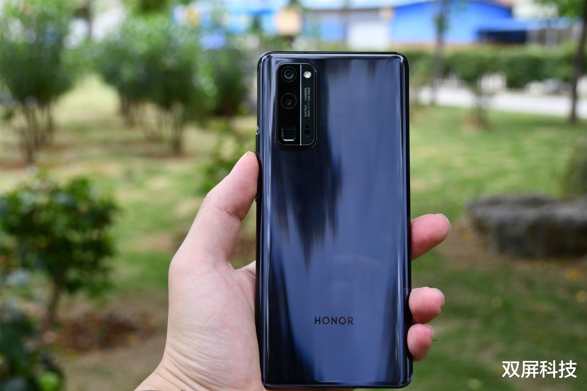 荣耀30pro跌至3385,麒麟990 5g 70度飞瀑屏,还买什么iphone se