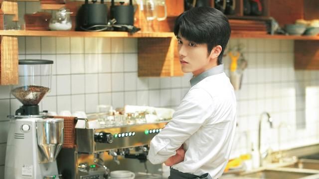 谭松韵|谭松韵《民初奇人传》没播完,又一部青春剧将播,主演全是实力派