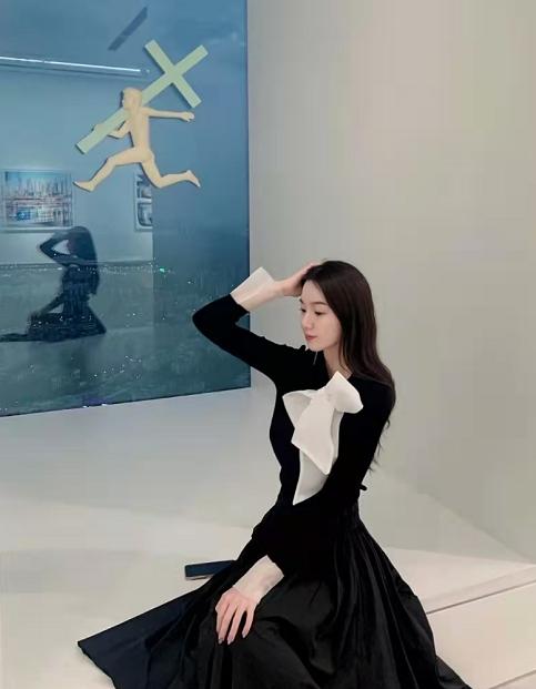 孟非|孟非23岁女儿近照曝光！减肥成功穿黑裙超美，难怪郭德纲想当亲家