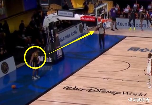 湖人队|最后1.6秒,湖人仅落后3分,隆多不捡球却喊裁判,这个操作太神了