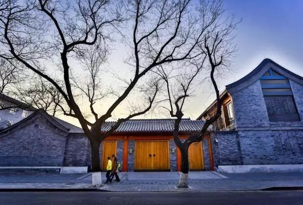 带你参观邓文迪住的房子，在中国拥有四合院，在美国拥有庄园豪宅