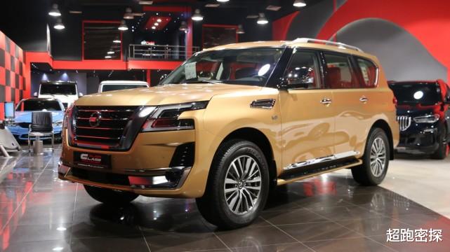 日产途乐|“沙漠金”日产途乐实拍，5米1的大块头配8座，气质拿捏到位！