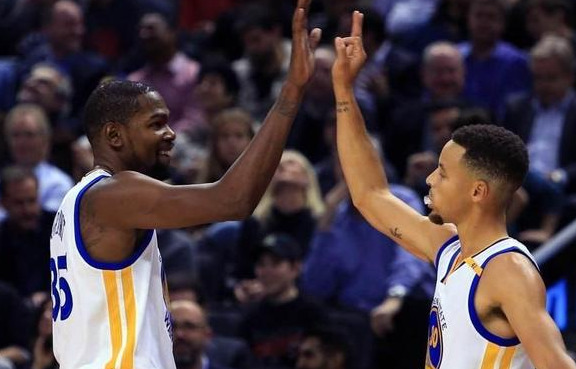 『查尔斯·巴克利』现役NBA中，谁能配得上5千万顶薪？巴克利：KD库里没资格，就2人