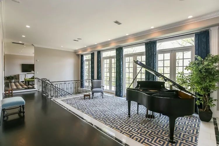 约瑟夫·拜登|特朗普、拜登两家豪宅大曝光：一家房梁镀金，一家“兼职”中产风