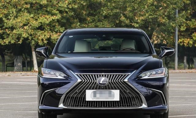 宝马5系|43万喜提雷克萨斯ES300h,2个月后再开宝马5系,车主:后悔了!