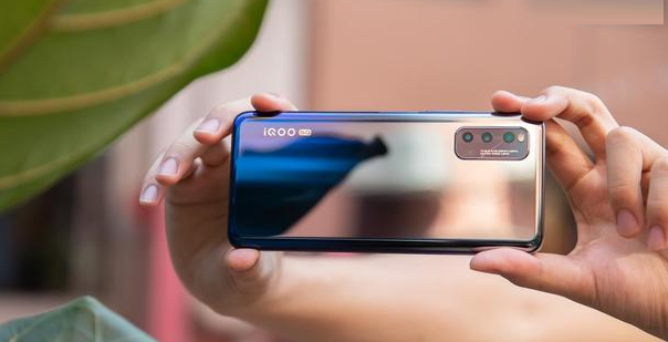 『iqoo neo』同为12GB+128GB，还都支持骁龙865，价格却有天壤之别