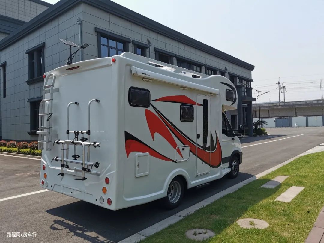 『荣威RX5』依维柯房车只要36.8万？还加赠600AH锂电和户外厨房？