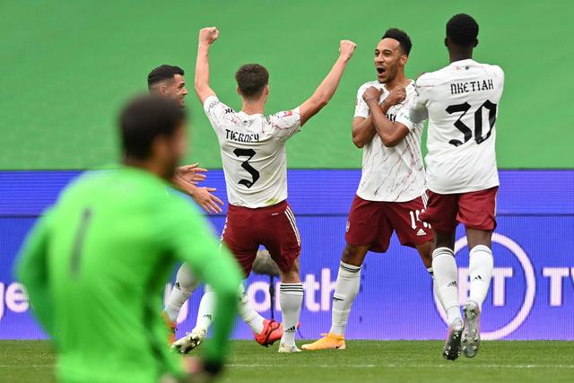 利物浦|社区盾杯！奥巴梅杨世界波斩落利物浦，庆祝致敬黑豹让人泪目