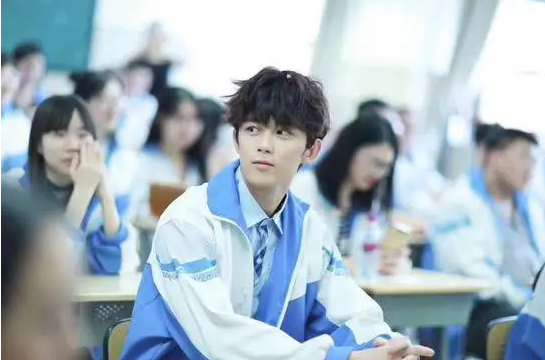 ：高考时为何不允许穿“校服”？班主任说出实情后，考生：还好早知道了