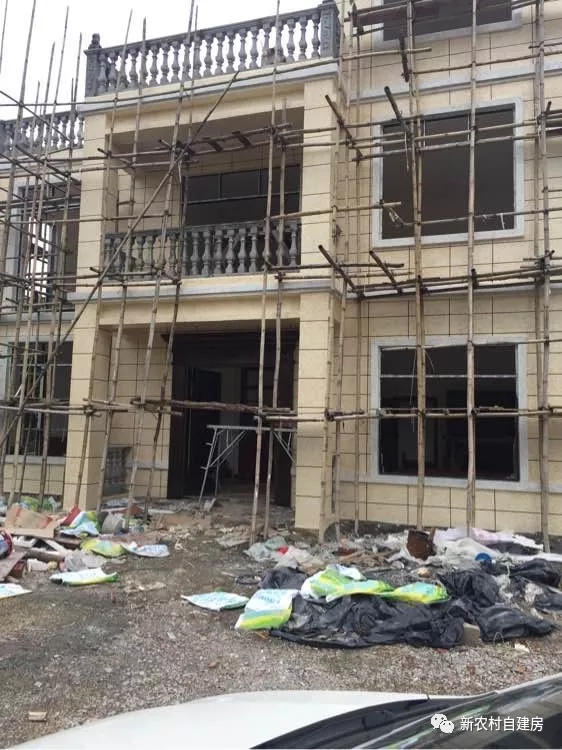 『』花了40多万给父母建别墅,却因外墙装修被嫌弃