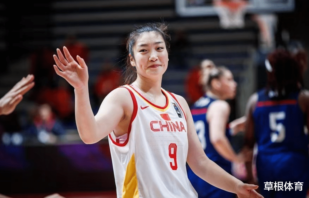 『中国女篮』中国女篮颜值担当晒美照 她今年才25岁 球迷：真是又美又能打