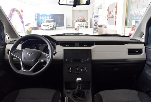 动力|国产MPV“神车”再升级，1.5T动力落地仅5万，新五菱宏光plus真帅气