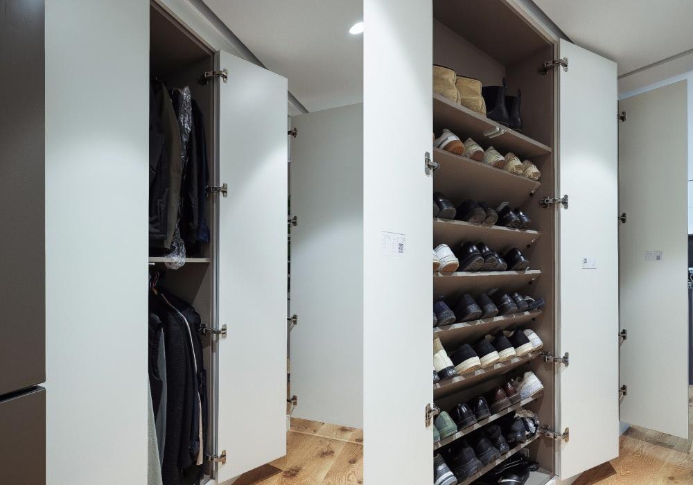 『』夫妇俩买下42平小户型,巧用柜子代替隔墙,全屋收纳倍增,晒晒