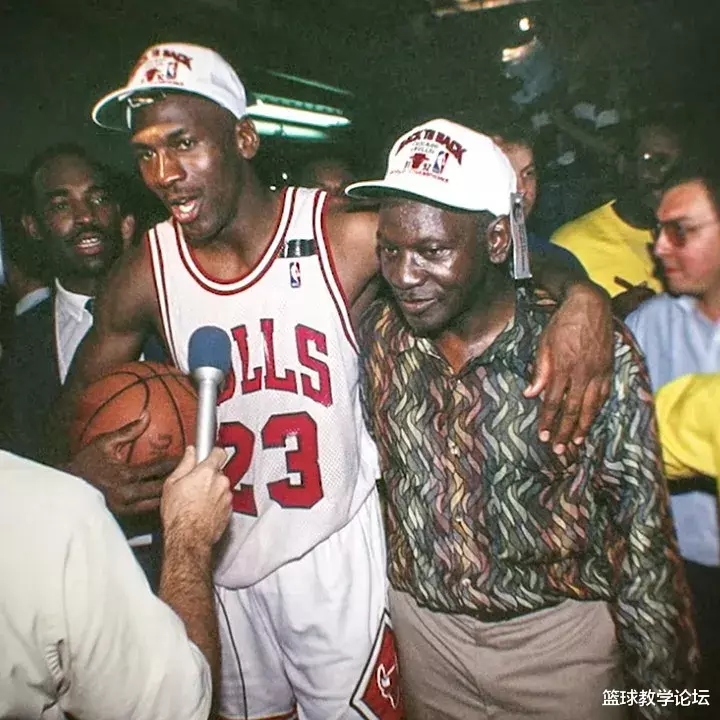 『世乒赛』这脑残没救了！莫雷：我就算跳楼，死这里！也不看乔丹纪录片一眼