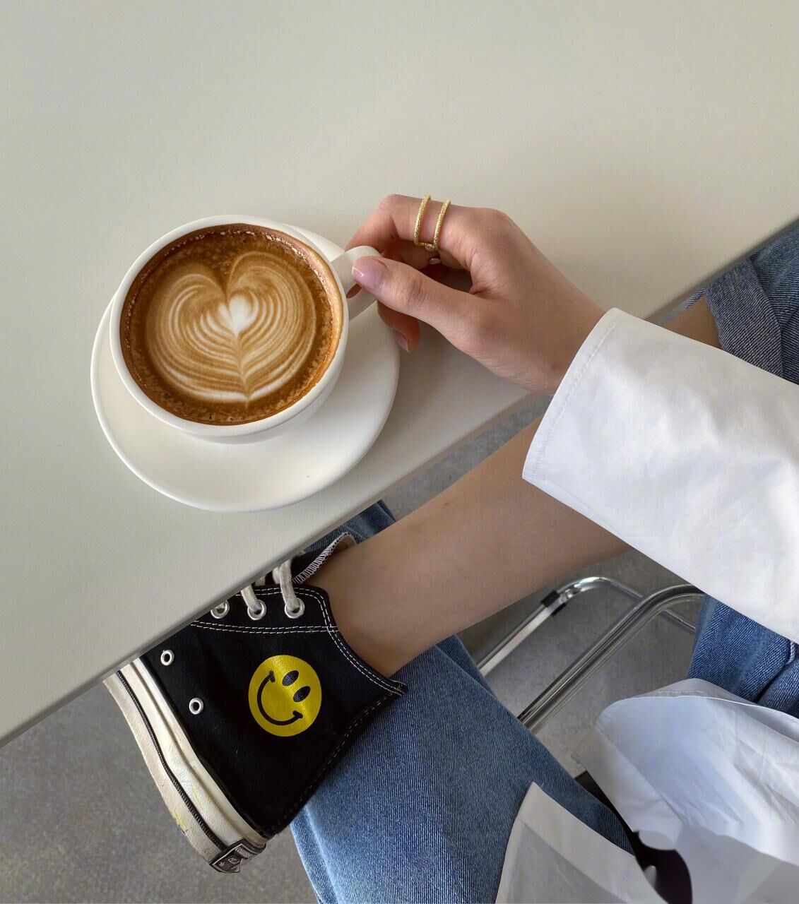 沈梦辰：沈梦辰晒男友视角照片，看起来脸部浮肿，网友：赶紧删了吧