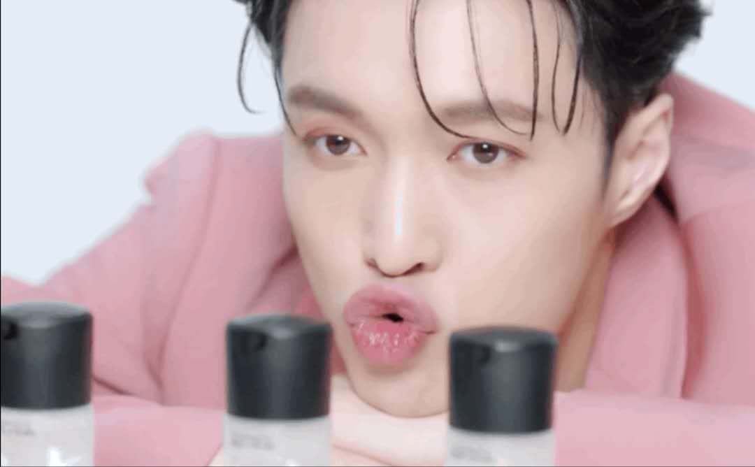 张艺兴|代言彩妆的男星，张艺兴白宇油腻，王一博李汶翰陈伟霆仍需努力