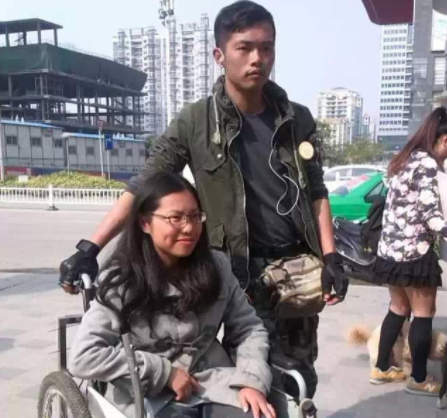 行者无境 6年前,广西小伙推着绝症女友私奔,看哭大家,现在过得怎么样