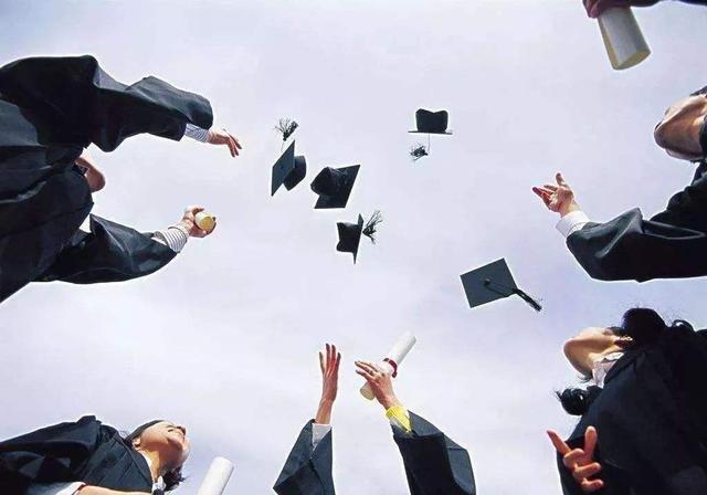 高校|这几个大学专业比较“坑”，逐步面临淘汰，毕业生没有竞争力