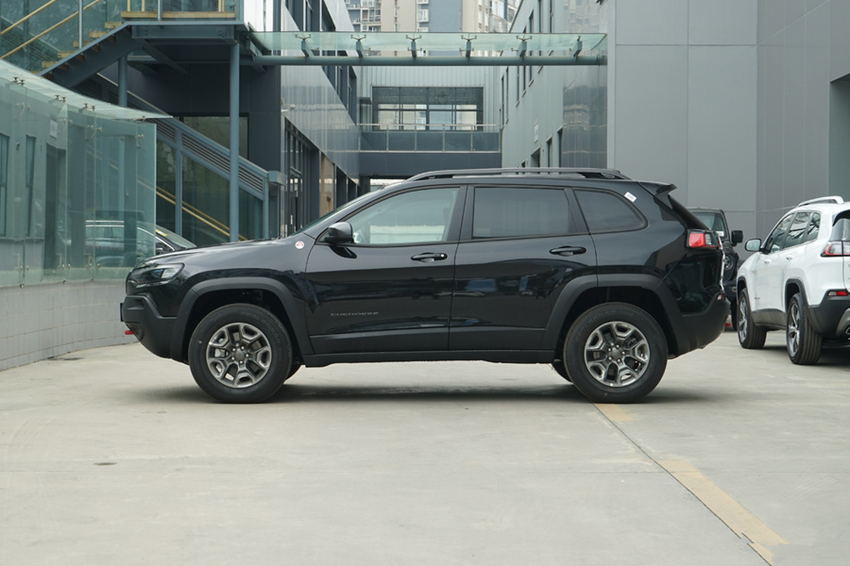 【丰田凯美瑞】从65万跌到15.6万！当年男人抢着要，比奥迪Q5高贵，如今却卖不动