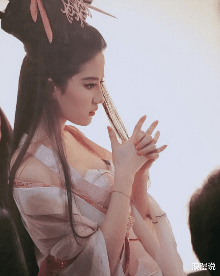 刘亦菲：刘亦菲“倩女幽魂”后台造型曝光!  粉丝：此女只应天上有！