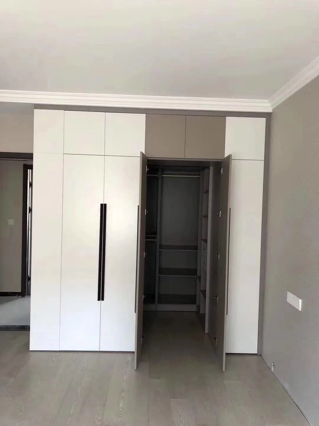 |坚持断舍离,130㎡除了定制家具,没其他装饰,干干净净真舒服