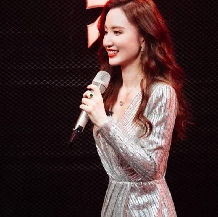 张萌|? 她搭档胡歌一炮而红,为演戏隐瞒怀孕导致胎死腹中,如今活成啥样?