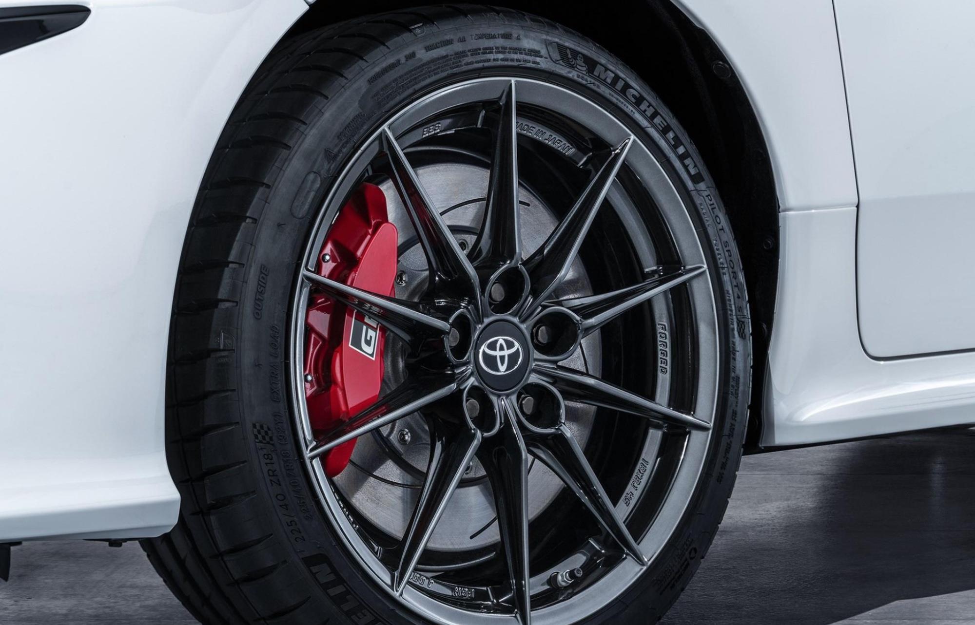 「丰田」丰田又一“小钢炮”，261马力+四驱，5.5s破百，百公里油耗4L