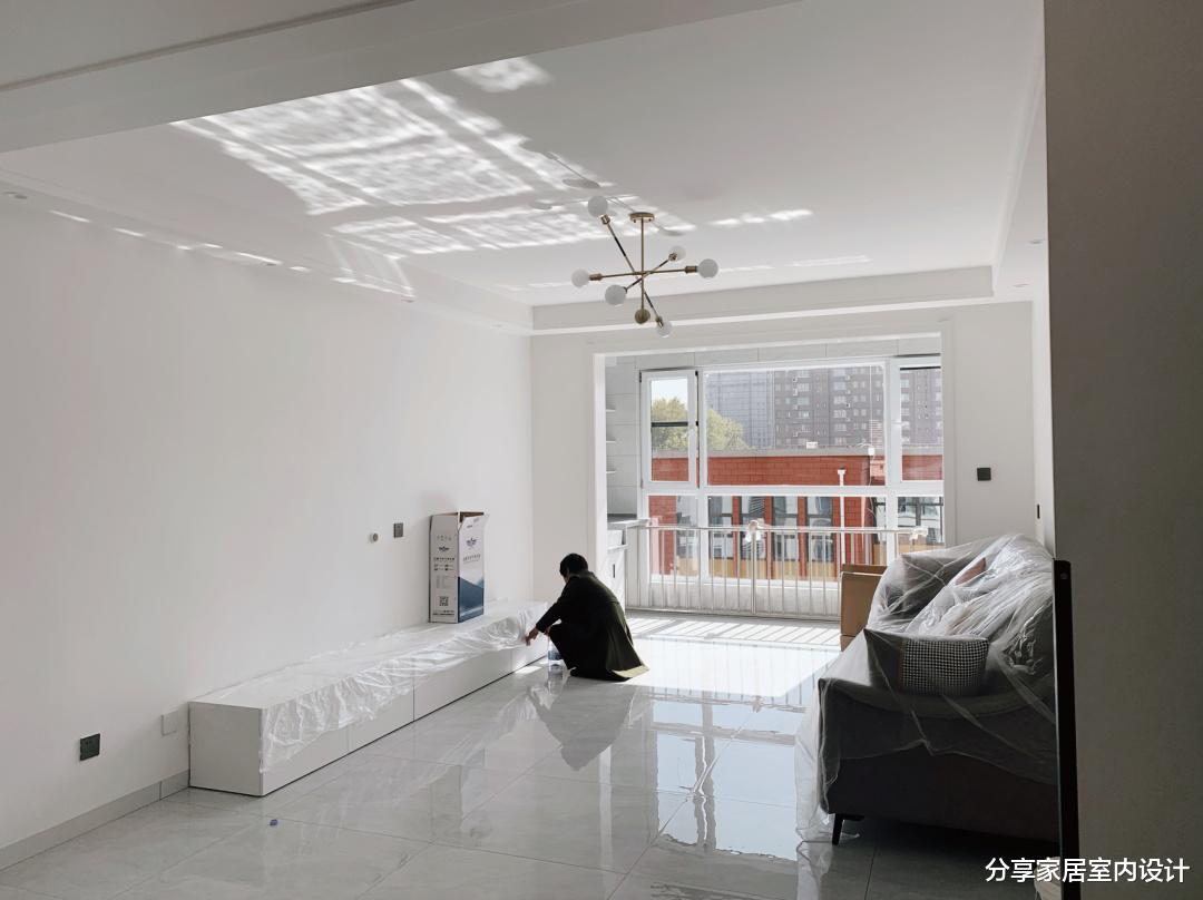 |终于装修完工，不做电视墙，只刮大白墙，这就是一家人都期待的家