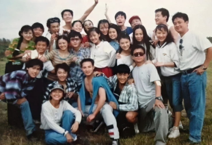 田海蓉|老戏骨田海蓉为女庆生，女儿戴皇冠她戴鸽子蛋，网传富豪老公已死