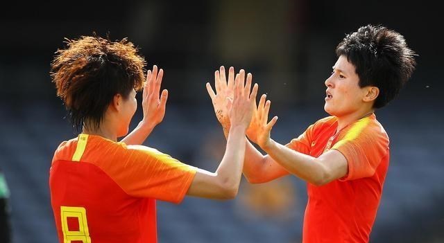 中国女足■太疯狂!中国女足1-1男足,贾秀全和队员不满意:能胜韩国女足?