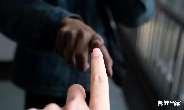 【正能量】男孩手写“印刷体”走红，获赞700万，父母却叹气：他生病了