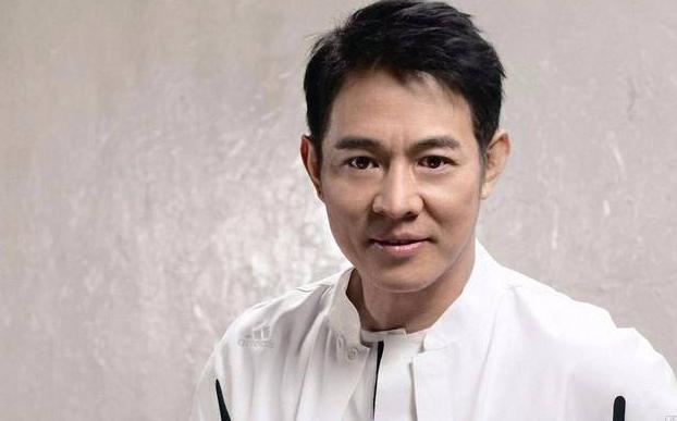 李连杰|当年站李连杰背后的小弟，凭借一身功夫，打进好莱坞比李连杰还牛