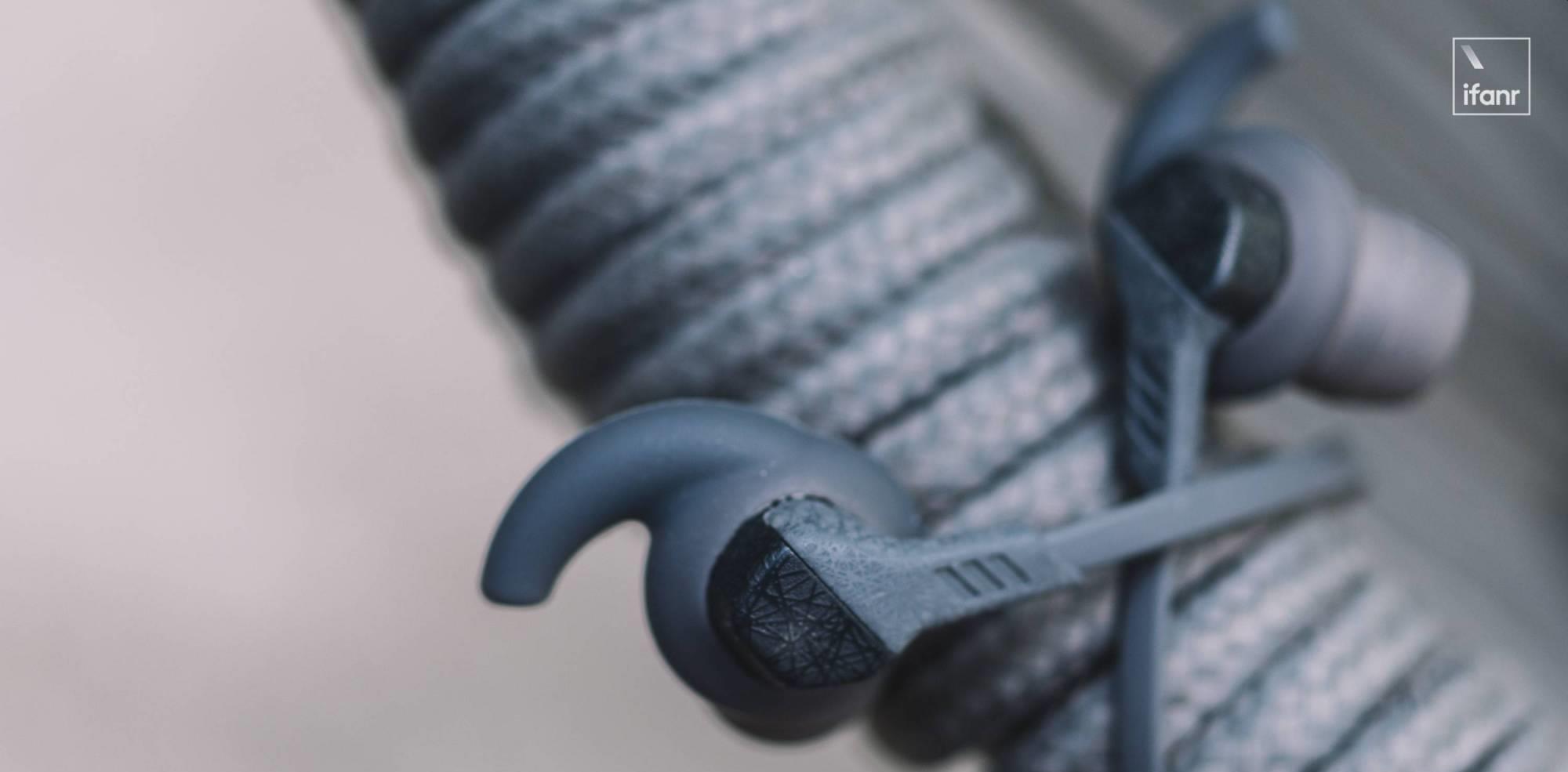 雷柏|身轻 23g、续航 12 小时，这样的阿迪达斯新耳机听起来怎么样