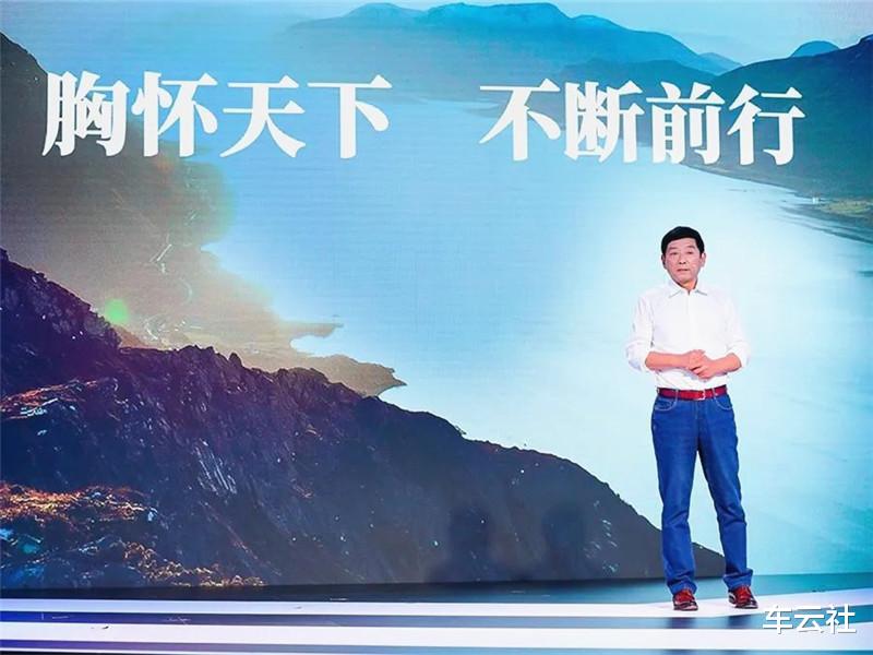 魏建军|魏建军太棒了，银色坦克300现街头，看到气势车主的口袋就松了！