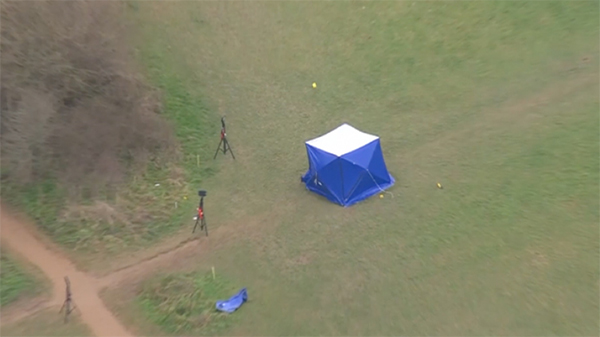 新三闻 英国13岁男孩被刺死，凶手竟是5名同龄青少年