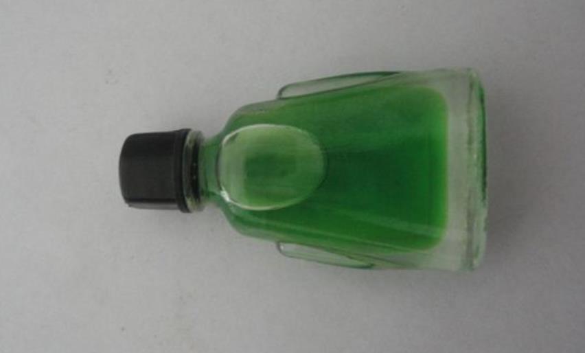 【风油精】睡前把“风油精”滴入肚脐眼内，第二天起床后，多数男人表示受用