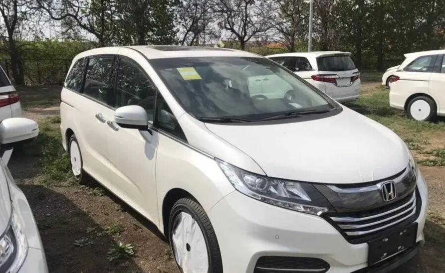 [本田奥德赛]最新款本田奥德赛到店！混动油耗与思域看齐，配天籁同款沙发座椅