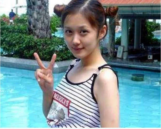 【春晚】因颜值高红了十年,一心嫁给穷小子的他,如今成豪门富太太