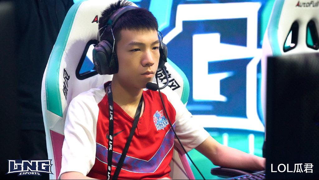 xx|克里斯和门杠上了，开门遭罚款1万，门里的XX被罚款5万元