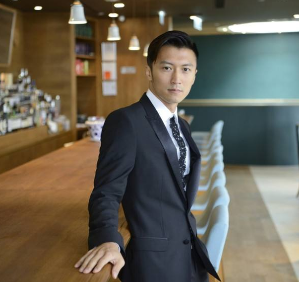 谢霆锋|谢霆锋作为《中国好声音》导师，屡遭质疑，他真的有音乐资本么？