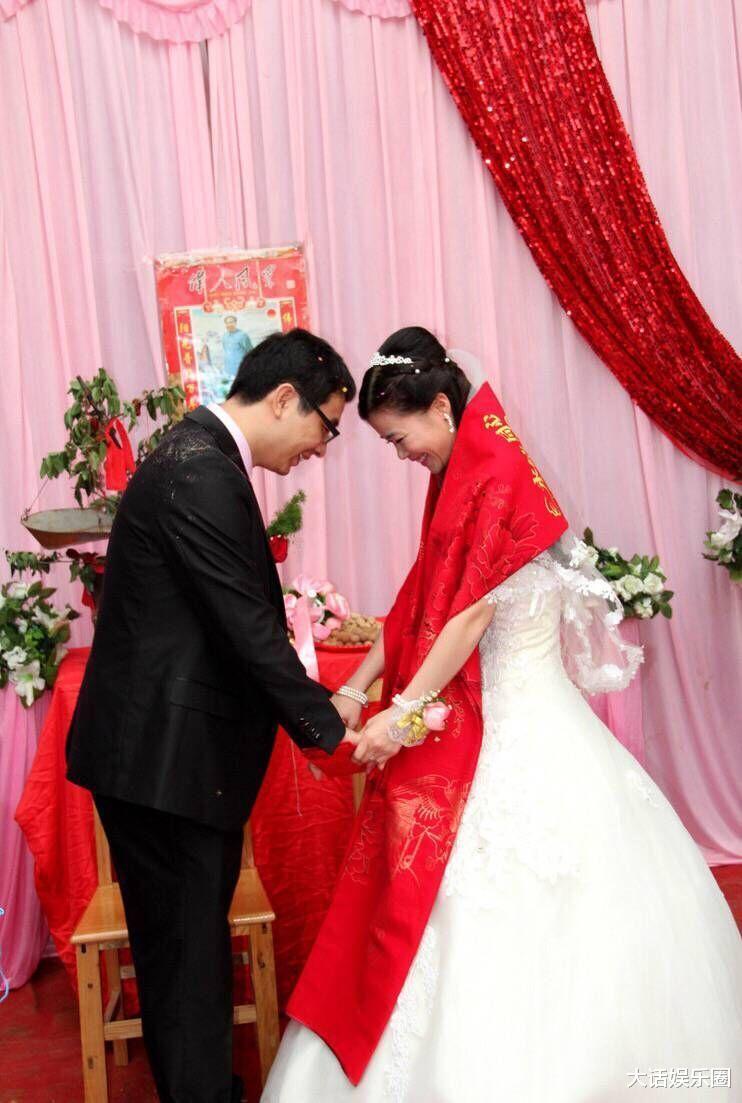 婆婆逼俺交出房产证过户房子，我果断用这招，全家人瘫地