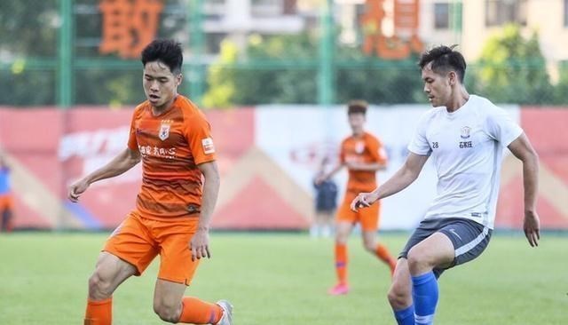 「山东鲁能」山东鲁能新赛季主力中锋已定，不是郭田雨，他还需要成长！