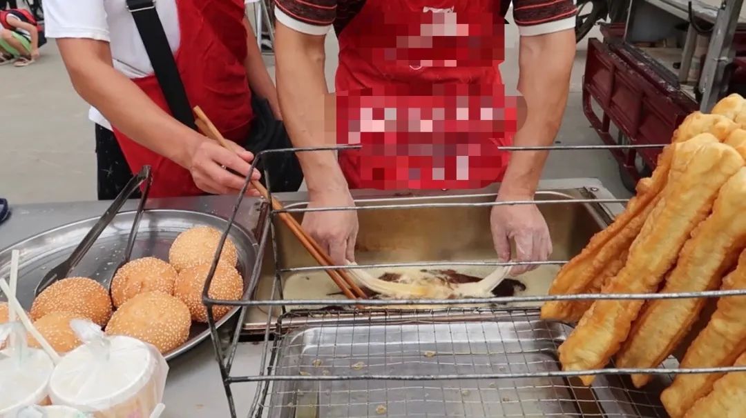 豆浆|一个“2元”早餐摊,出摊5小时收入1500块,虽累却比上班强