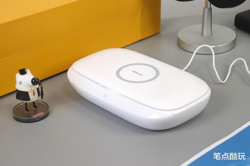 无线充电|边洗浴、边喝脉动？Nillkin闪净Pro：给你的手机净个身