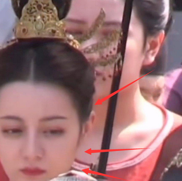 『迪丽热巴』什么才叫做女主脸？当热巴赵露思同框时被抓拍，瞬间就明白了