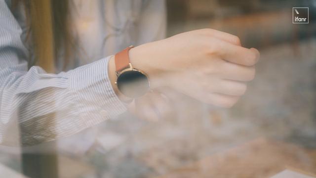 [华为watch]华为 Watch GT 2 图赏：星空流动，凝霜留白，栗木典雅